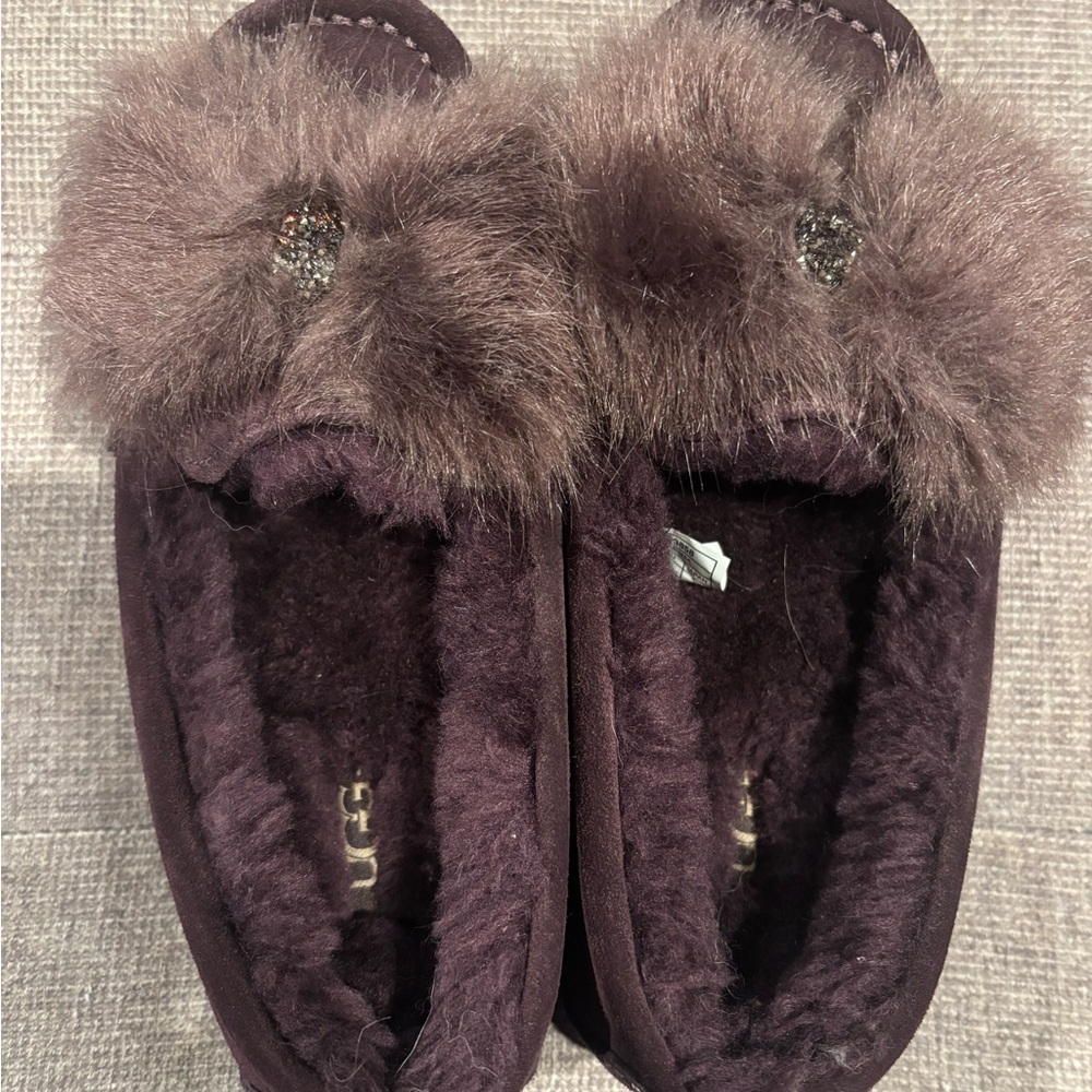 UGG Ansley Puff Bow Slipper in
Rich Purple
